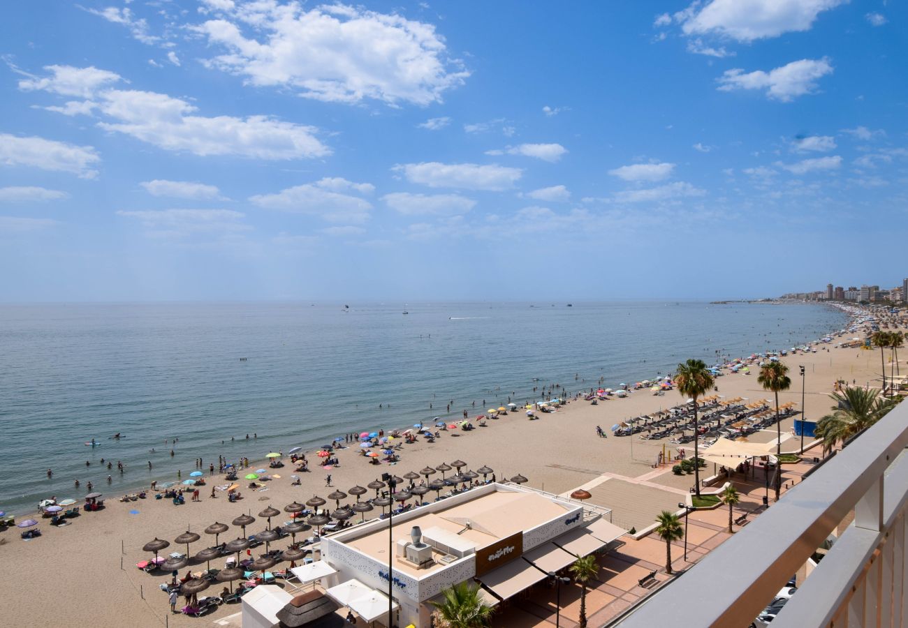Apartamento en Fuengirola - Ref: 200 Piso en primera línea de playa con piscina e impresionantes vistas al mar
