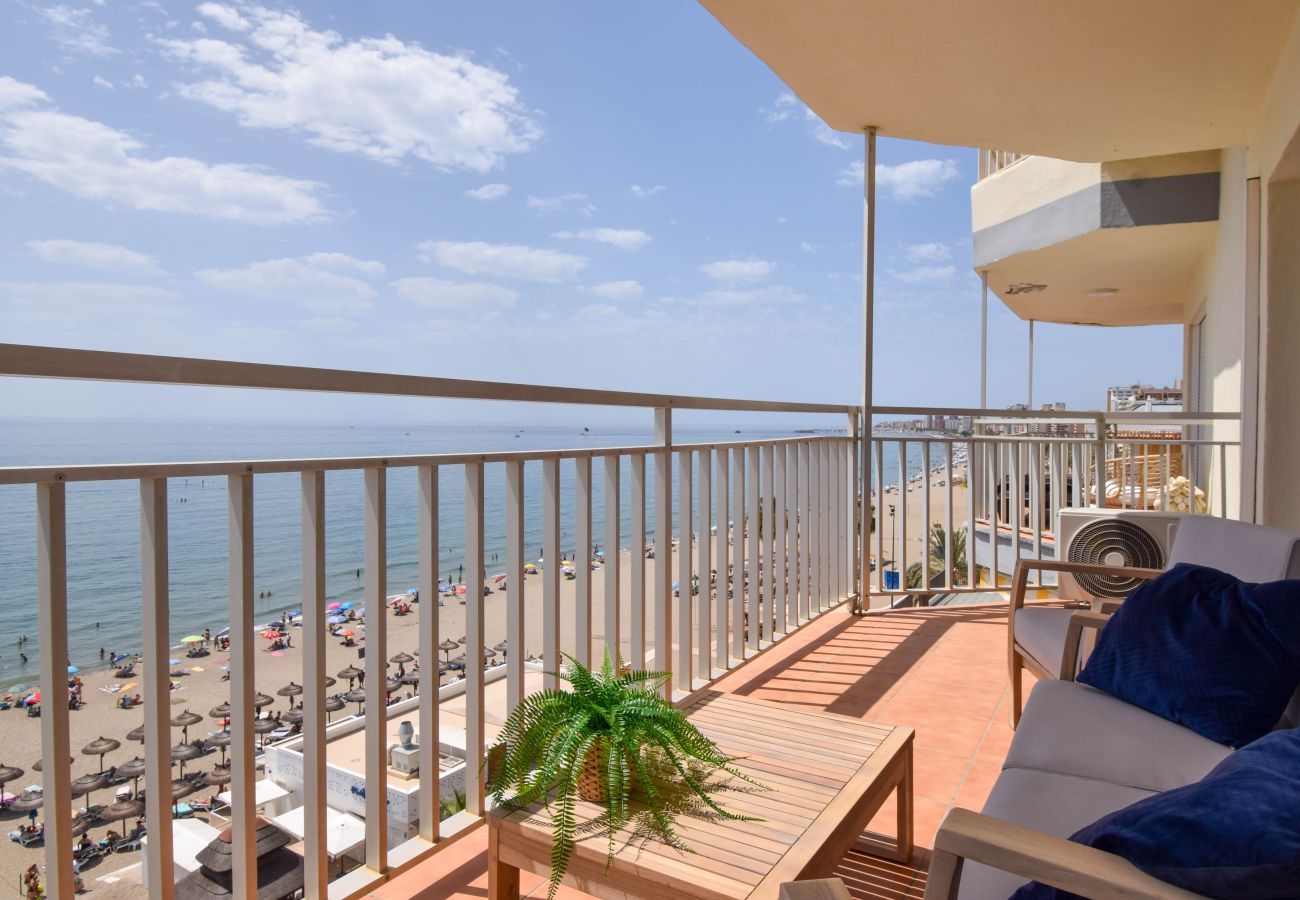 Apartamento en Fuengirola - Ref: 200 Piso en primera línea de playa con piscina e impresionantes vistas al mar