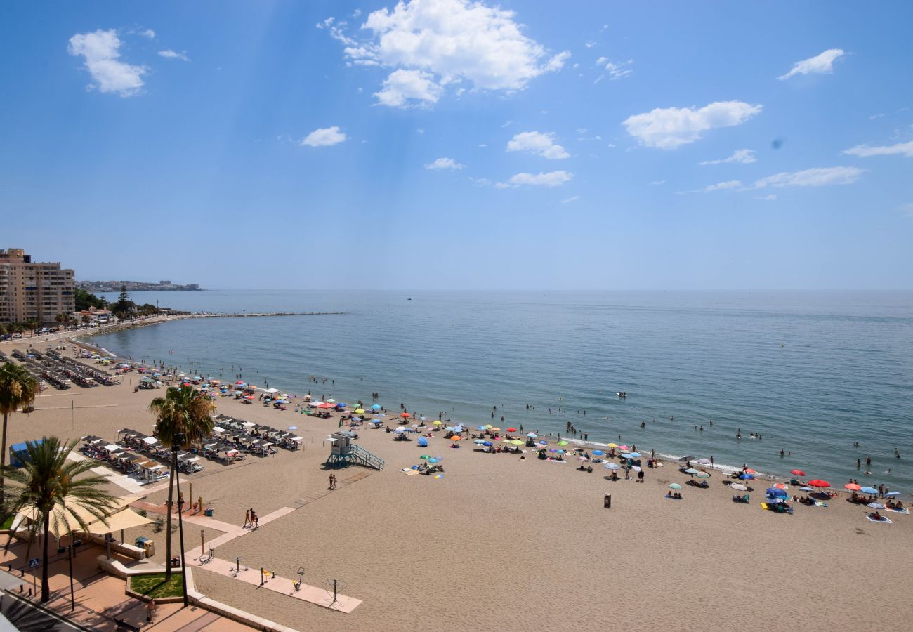 Apartamento en Fuengirola - Ref: 200 Piso en primera línea de playa con piscina e impresionantes vistas al mar