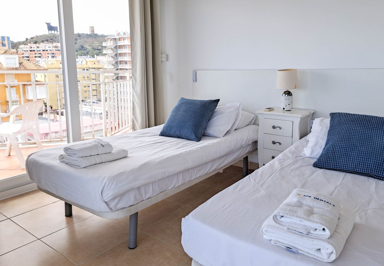Apartamento en Fuengirola - Ref: 200 Piso en primera línea de playa con piscina e impresionantes vistas al mar