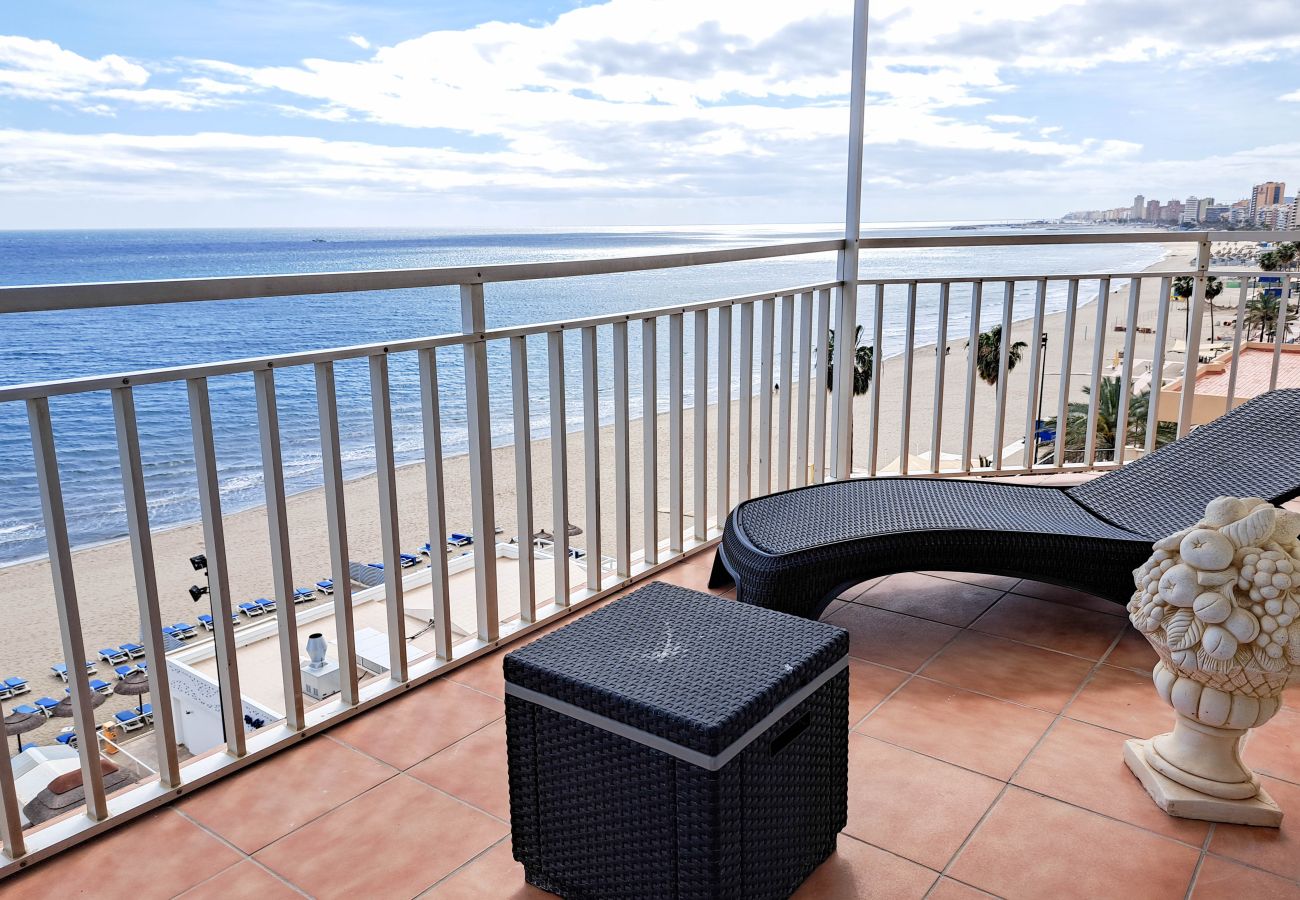 Apartamento en Fuengirola - Ref: 200 Piso en primera línea de playa con piscina e impresionantes vistas al mar