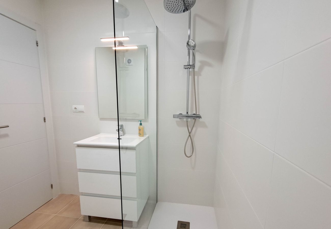 Apartamento en Fuengirola - Ref: 200 Piso en primera línea de playa con piscina e impresionantes vistas al mar