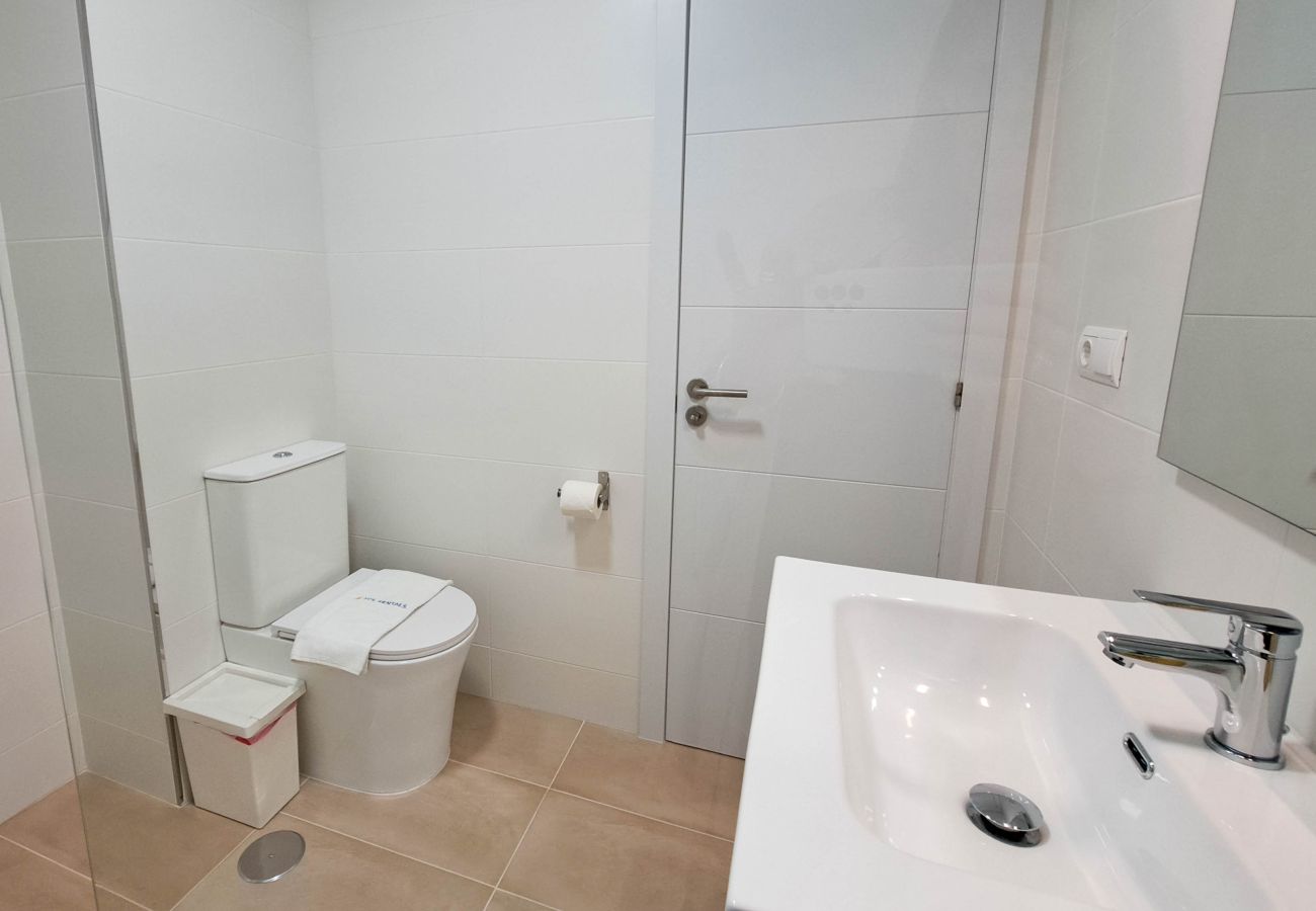 Apartamento en Fuengirola - Ref: 200 Piso en primera línea de playa con piscina e impresionantes vistas al mar