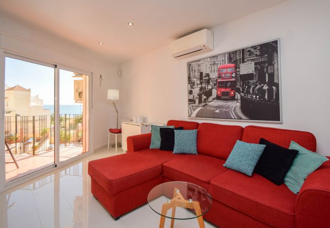 Apartamento en Fuengirola - Ref: 250 Moderno apartamento de 1 dormitorio con vistas a la piscina y al mar