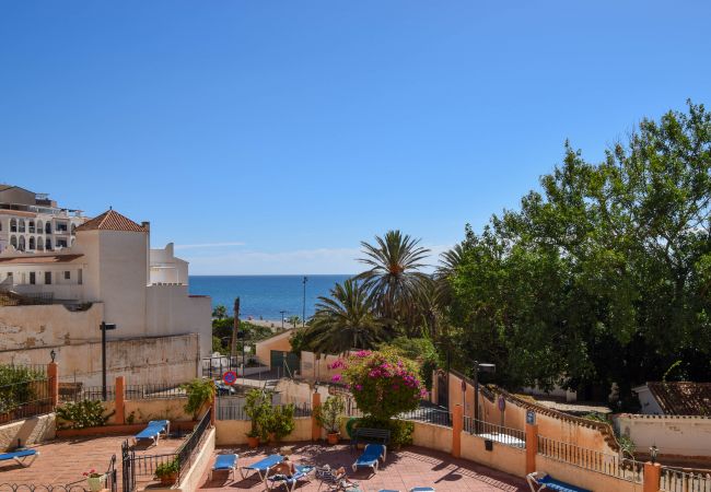 Apartamento en Fuengirola - Ref: 250 Moderno apartamento de 1 dormitorio con vistas a la piscina y al mar