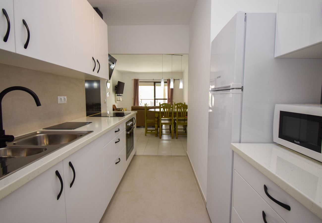 Apartamento en Fuengirola - Ref: 282 Apartamento en complejo frente al mar con vistas al jardín y a la piscina