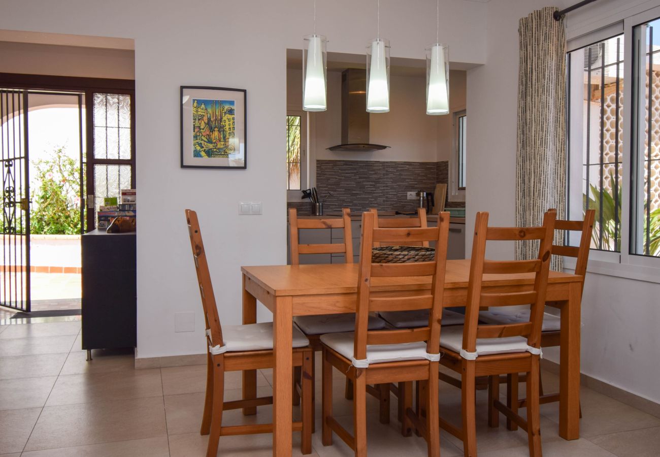 Villa en Fuengirola - Ref: 267 Impresionante villa privada ideal para familias con piscina privada