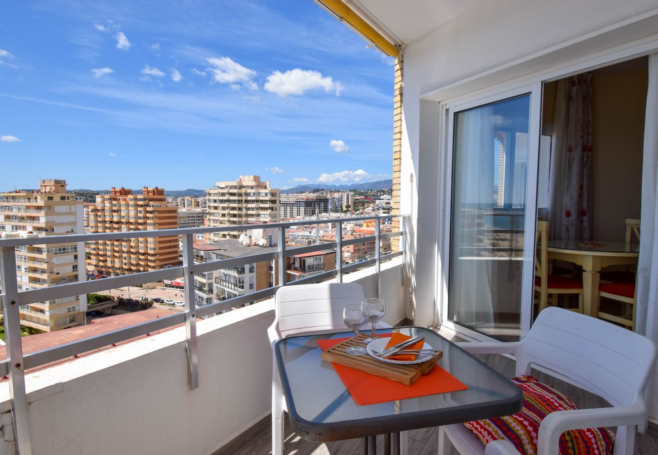 Apartamento en Fuengirola - Ref: 260 Apartamento en primera línea de playa con vistas al mar, piscina y luminosa terraza soleada