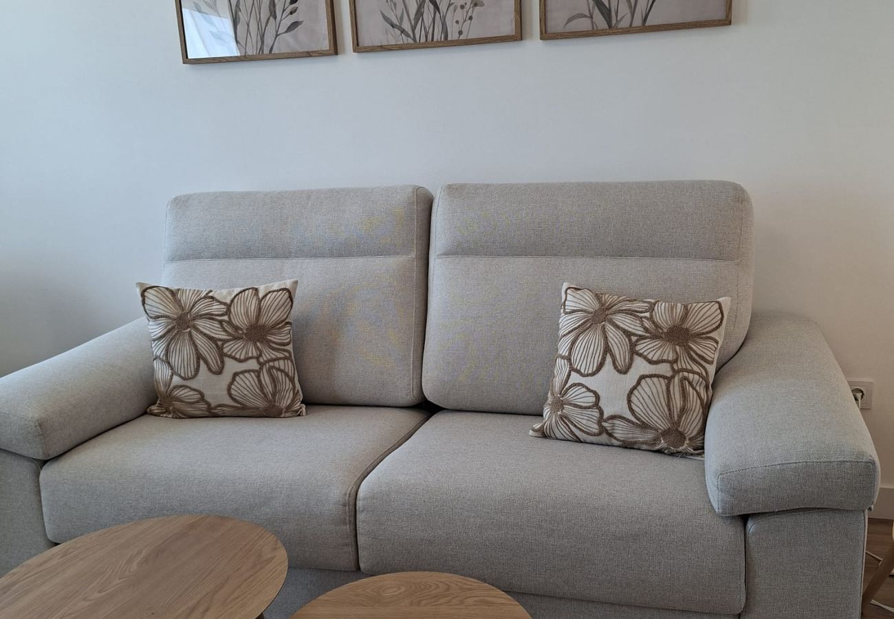 Apartamento en Fuengirola - Ref: 286. Apartamento de lujo en primera línea de playa con vistas al mar, piscina y preciosa terraza soleada
