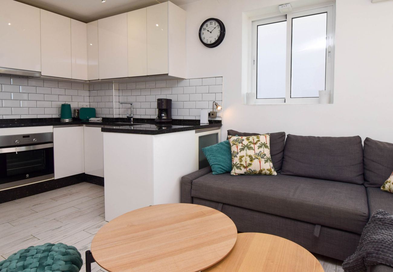 Apartamento en Fuengirola - Ref: 255 Apartamento de esquina con terraza y vistas al mar en Los Boliches
