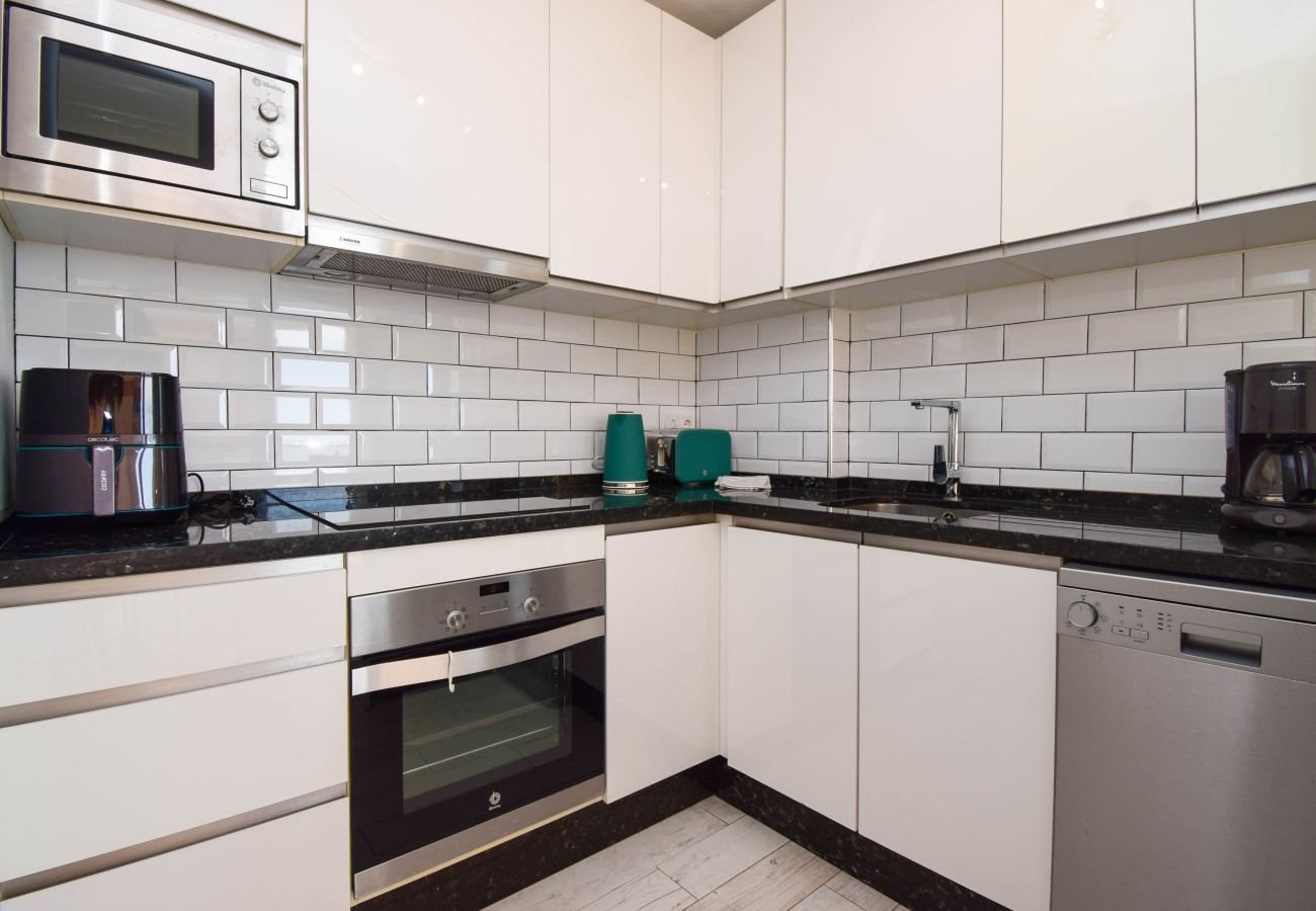 Apartamento en Fuengirola - Ref: 255 Apartamento de esquina con terraza y vistas al mar en Los Boliches