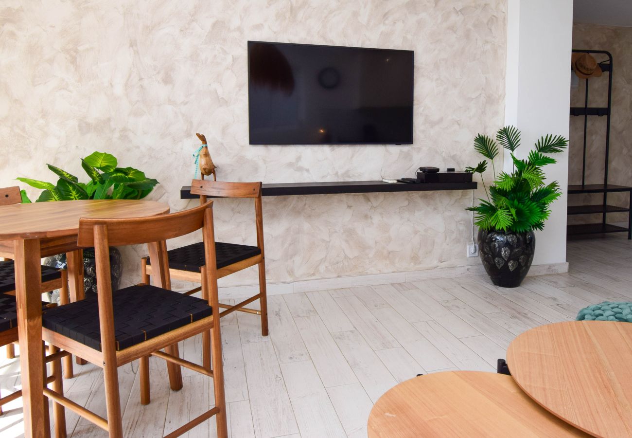 Apartamento en Fuengirola - Ref: 255 Apartamento de esquina con terraza y vistas al mar en Los Boliches