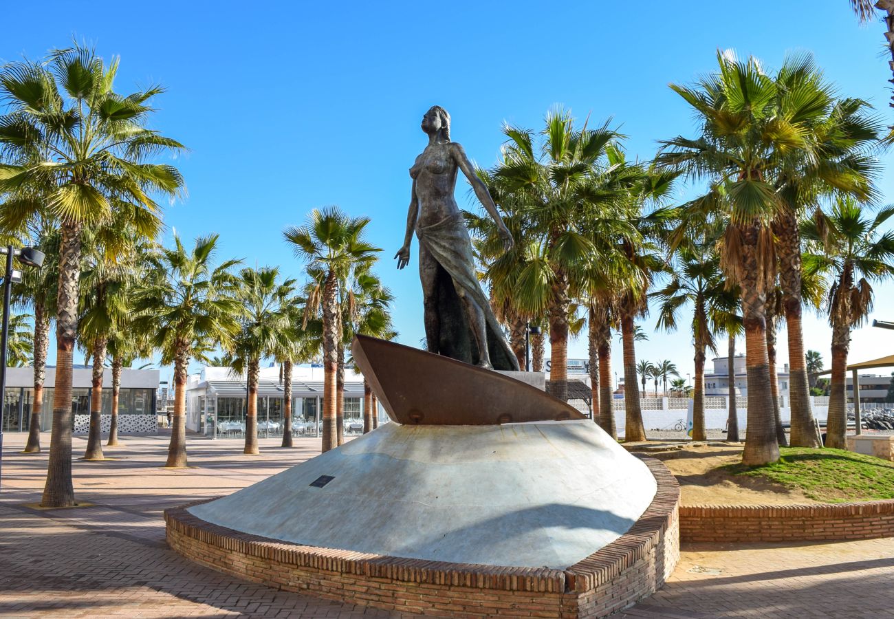 Apartamento en Fuengirola - Ref: 255 Apartamento de esquina con terraza y vistas al mar en Los Boliches