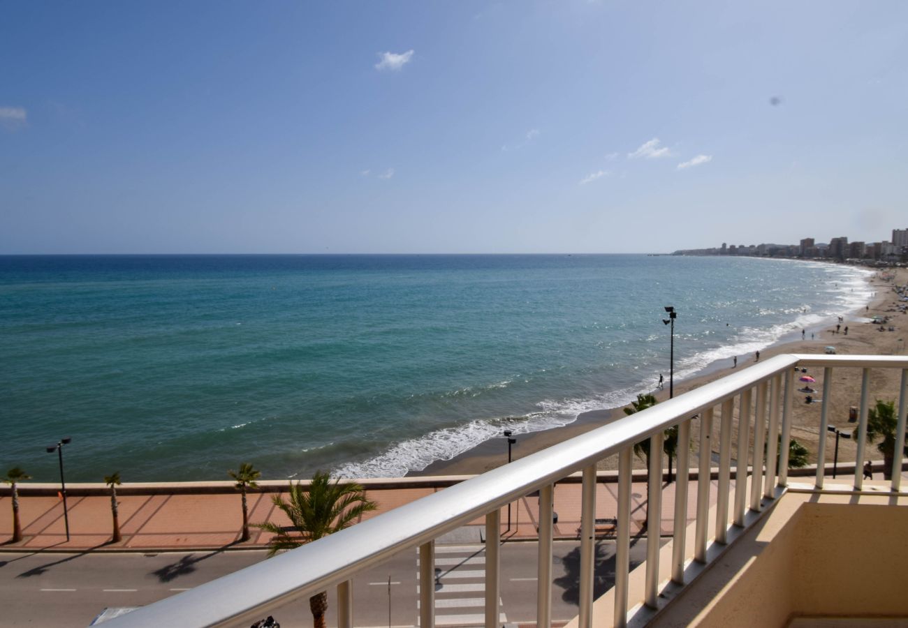 Apartamento en Fuengirola - Ref: 311 Apartamento esquinero modernizado en primera línea de playa en Torreblanca