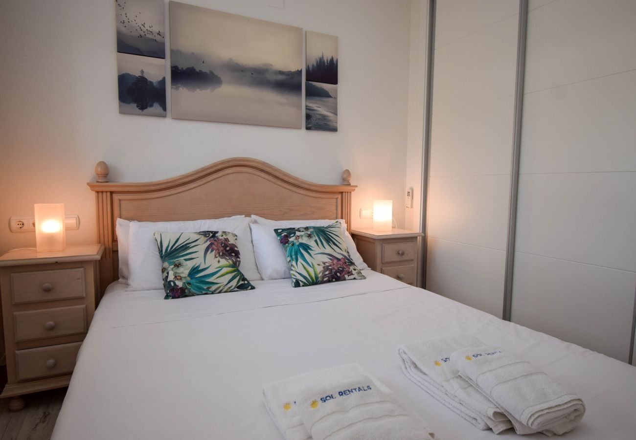 Apartamento en Fuengirola - Ref: 311 Apartamento esquinero modernizado en primera línea de playa en Torreblanca