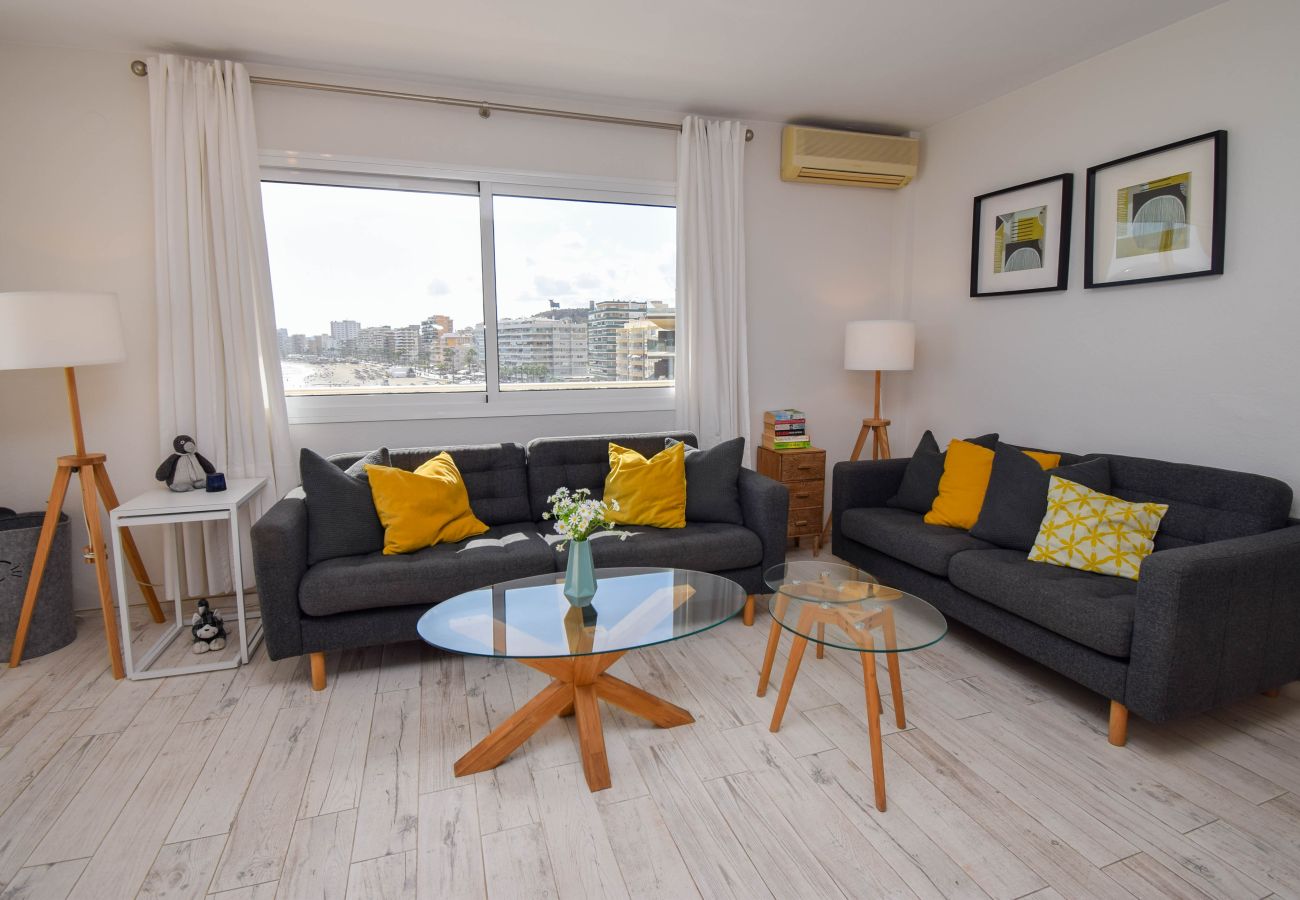 Apartamento en Fuengirola - Ref: 311 Apartamento esquinero modernizado en primera línea de playa en Torreblanca
