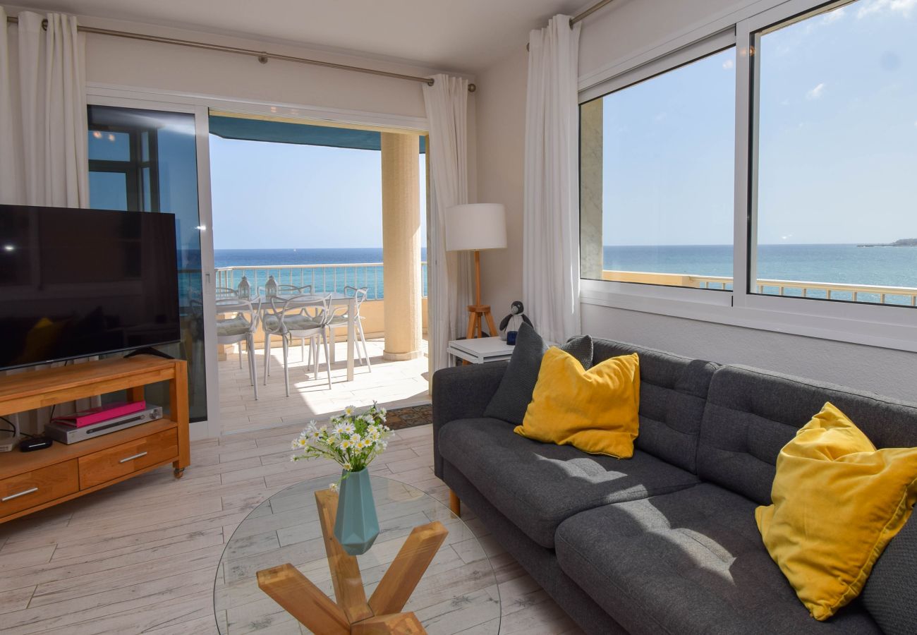 Apartamento en Fuengirola - Ref: 311 Apartamento esquinero modernizado en primera línea de playa en Torreblanca