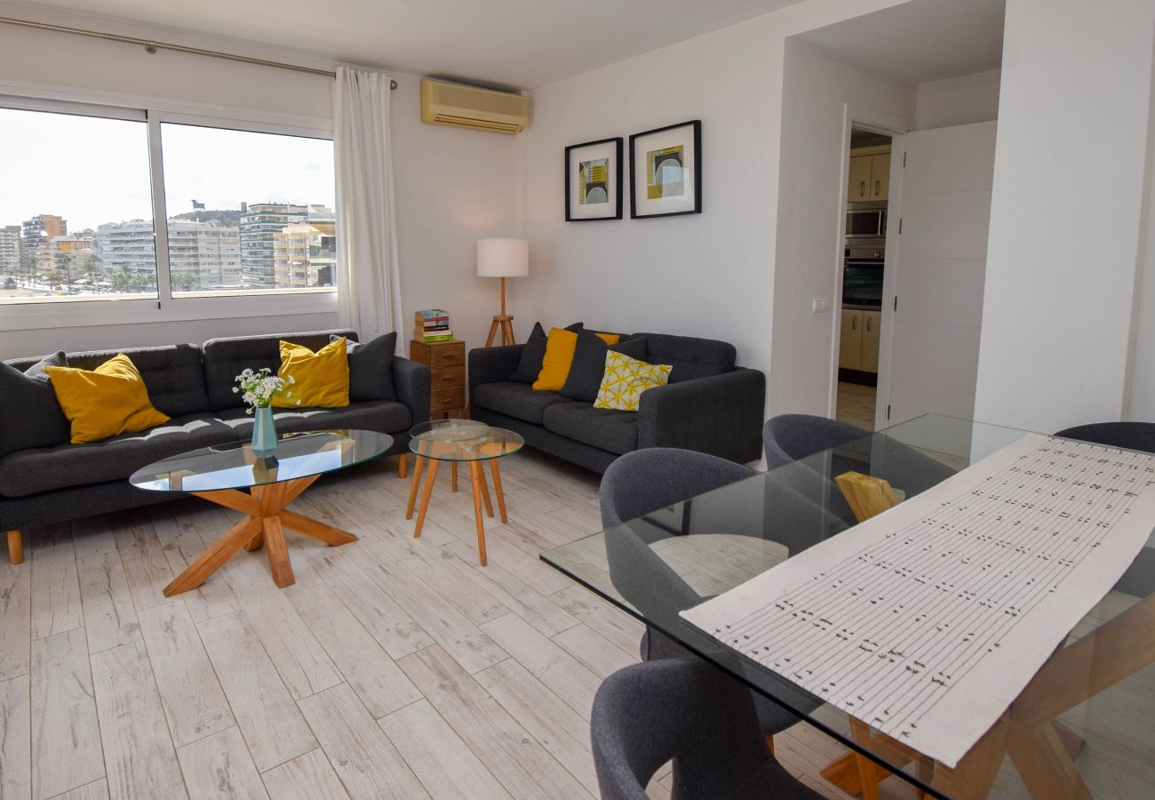 Apartamento en Fuengirola - Ref: 311 Apartamento esquinero modernizado en primera línea de playa en Torreblanca