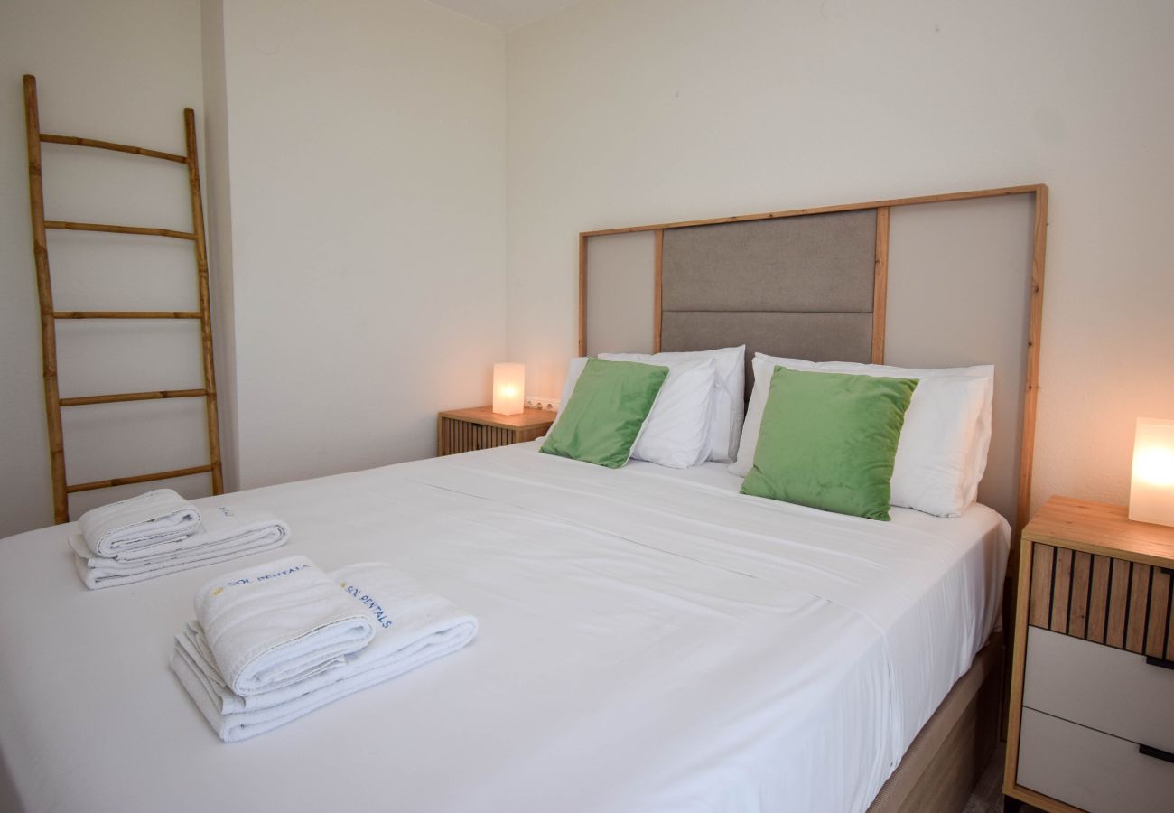 Apartamento en Fuengirola - Ref: 311 Apartamento esquinero modernizado en primera línea de playa en Torreblanca