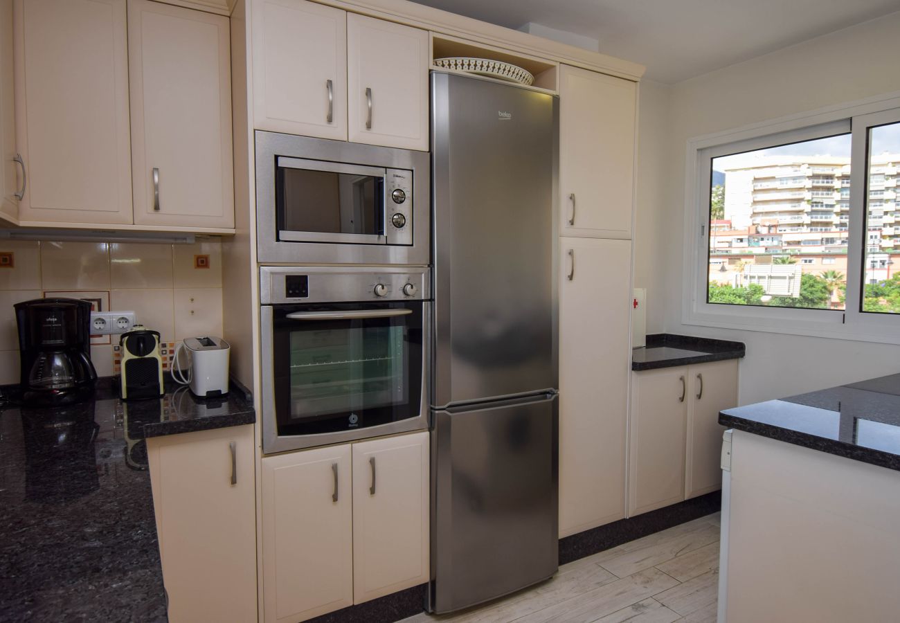 Apartamento en Fuengirola - Ref: 311 Apartamento esquinero modernizado en primera línea de playa en Torreblanca