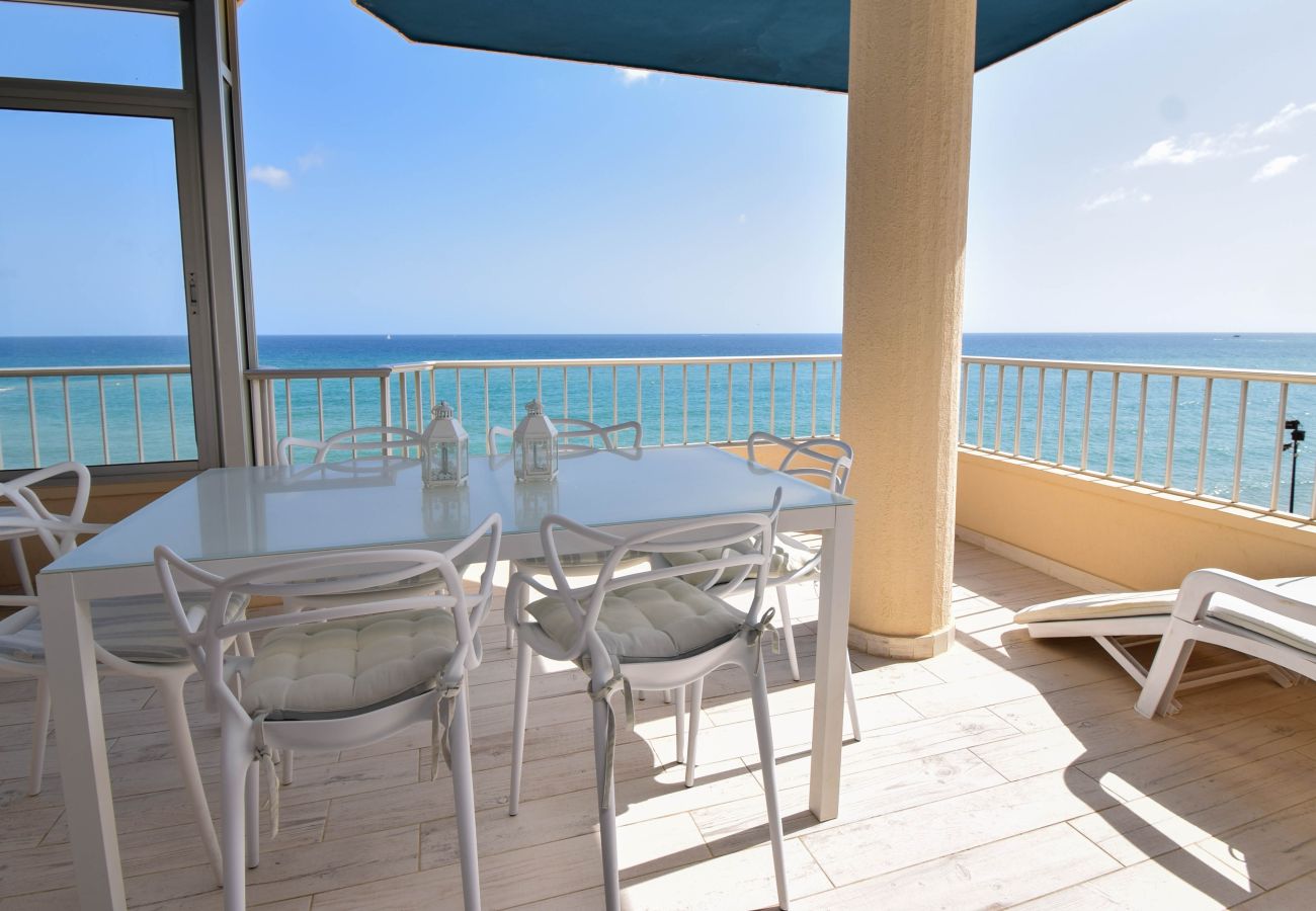 Apartamento en Fuengirola - Ref: 311 Apartamento esquinero modernizado en primera línea de playa en Torreblanca