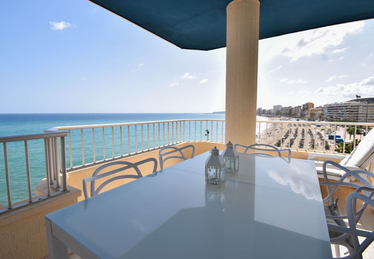 Apartamento en Fuengirola - Ref: 311 Apartamento esquinero modernizado en primera línea de playa en Torreblanca