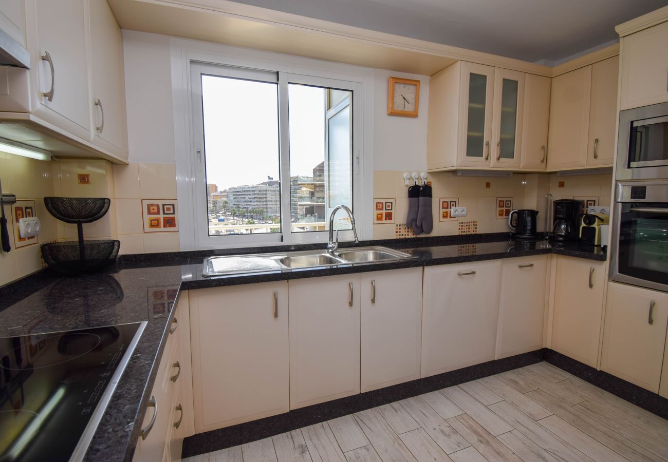 Apartamento en Fuengirola - Ref: 311 Apartamento esquinero modernizado en primera línea de playa en Torreblanca