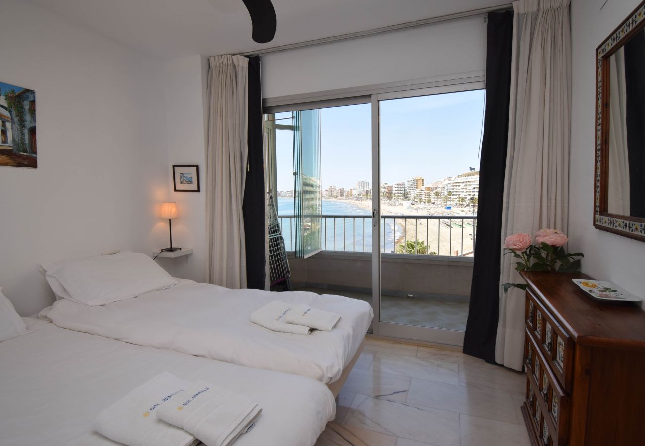 Apartamento en Fuengirola - Apartamento de 2 dormitorios en primera línea de playa en Torreblanca 