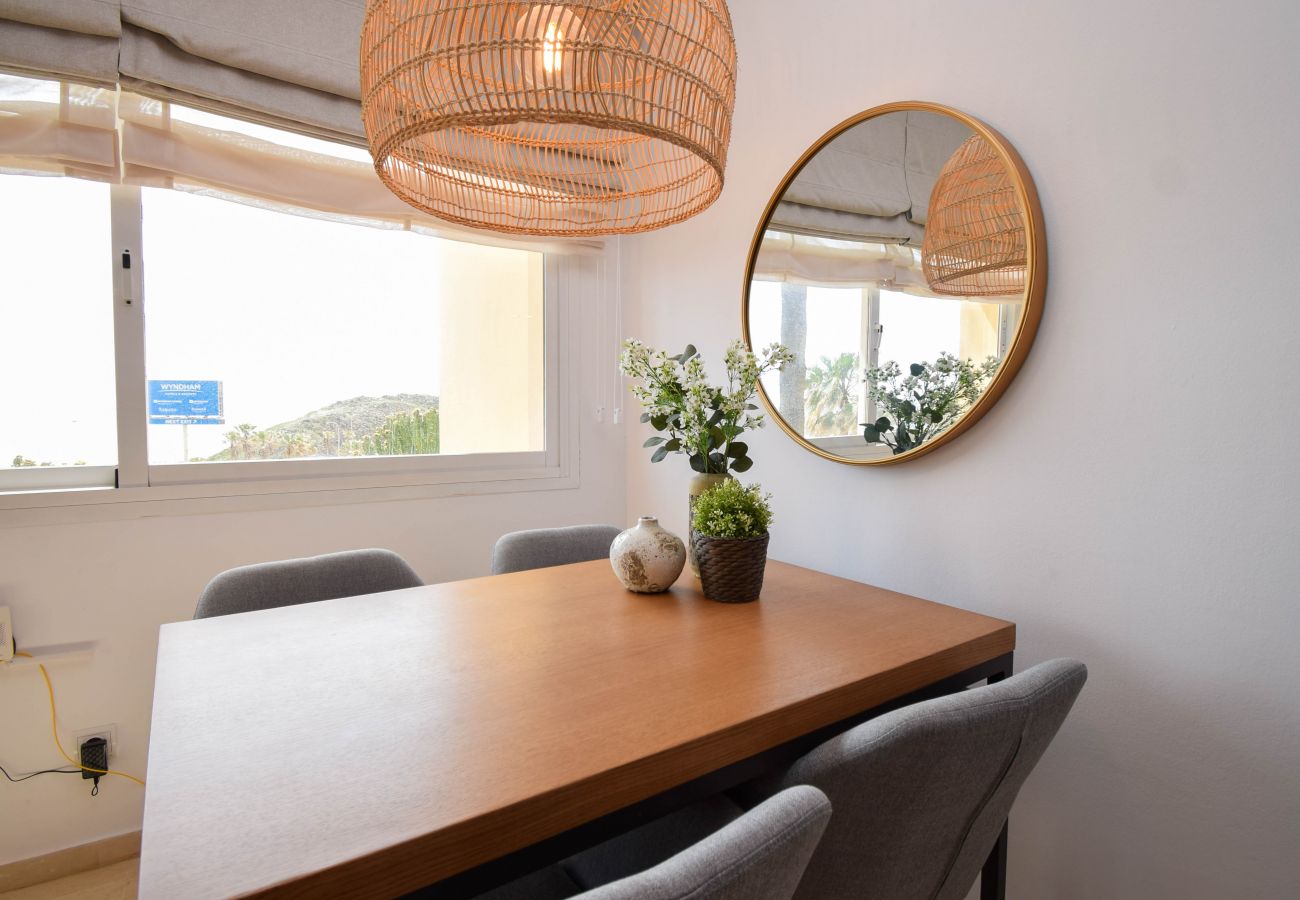 Apartamento en Fuengirola - Ref: 245 Moderno apartamento en Mijas/Fuengirola con vistas al mar en popular complejo familiar