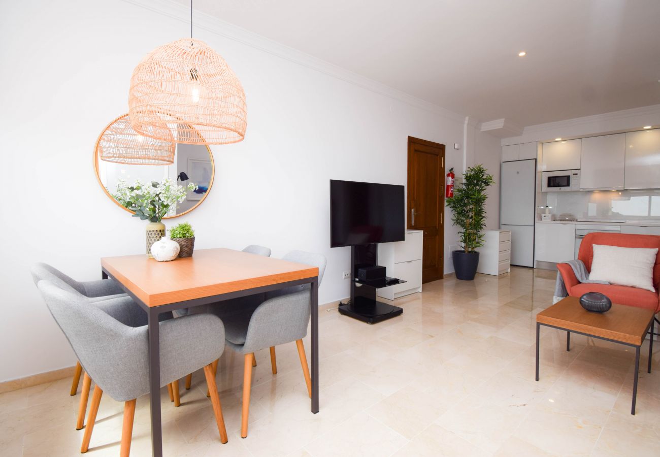 Apartamento en Fuengirola - Ref: 245 Moderno apartamento en Mijas/Fuengirola con vistas al mar en popular complejo familiar