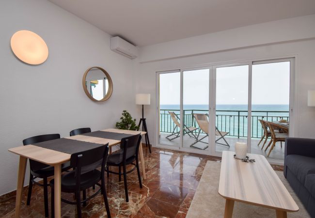 Apartamento en Fuengirola - Ref: 204 Apartamento de 2 dormitorios en primera línea de playa en Torreblanca con espectaculares vistas al mar