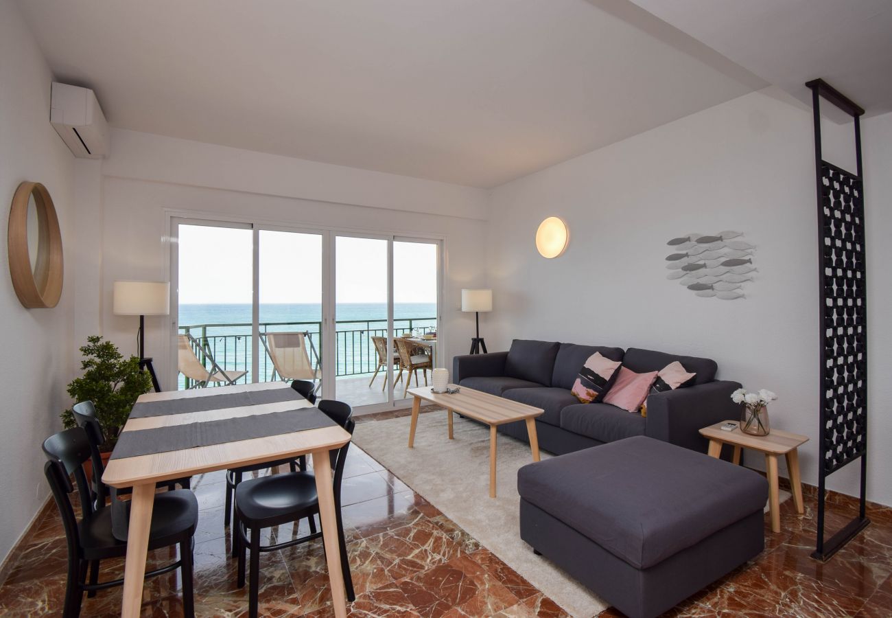 Apartamento en Fuengirola - Ref: 204 Apartamento de 2 dormitorios en primera línea de playa en Torreblanca con espectaculares vistas al mar
