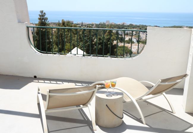 Apartamento en Mijas Costa - Ref: 244 Fantástico apartamento en Calahonda con grandes terrazas, vistas al mar y piscina