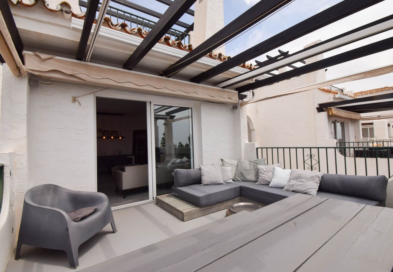 Apartamento en Mijas Costa - Ref: 244 Fantástico apartamento en Calahonda con grandes terrazas, vistas al mar y piscina