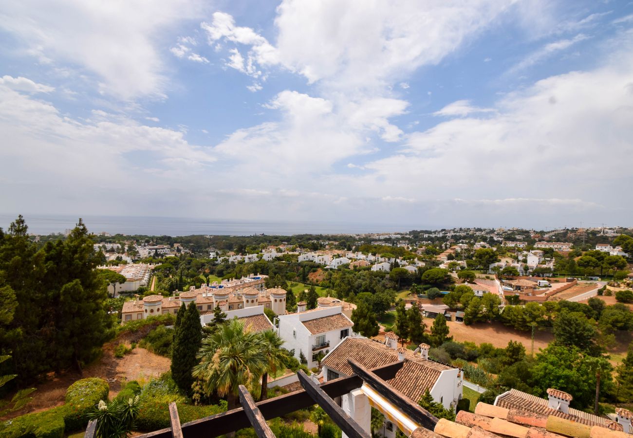 Apartamento en Mijas Costa - Ref: 244 Fantástico apartamento en Calahonda con grandes terrazas, vistas al mar y piscina