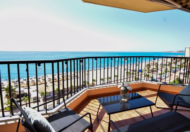 Apartamento en Fuengirola - Ref: 236 Apartamento en primera línea de playa con maravillosas vistas al mar y piscina en Carvajal