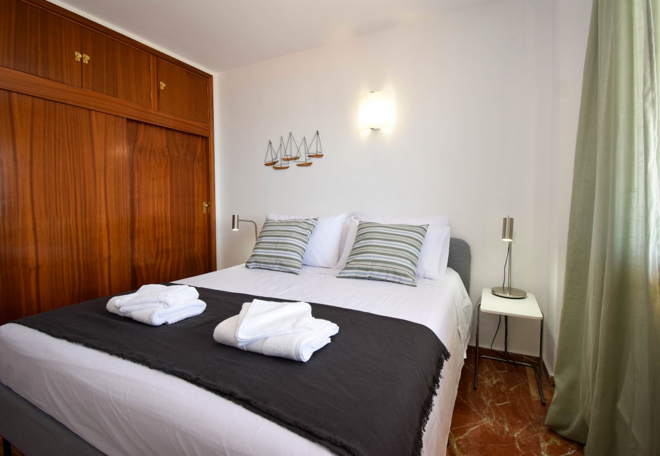 Apartamento en Fuengirola - Ref: 236 Apartamento en primera línea de playa con maravillosas vistas al mar y piscina en Carvajal