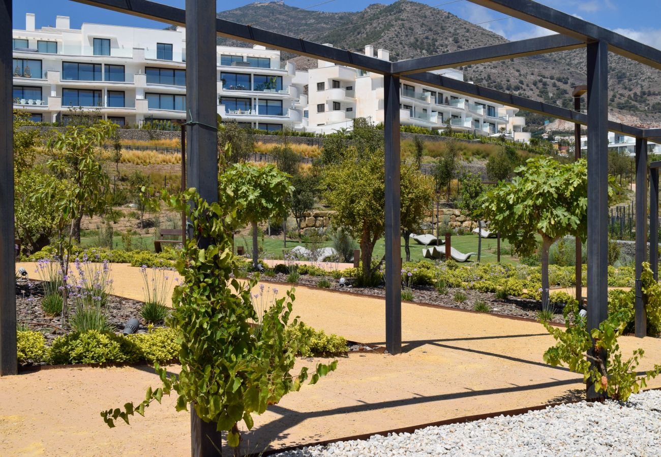 Apartamento en Fuengirola - Ref: 273 Lujoso y moderno apartamento con jardín en el popular complejo Higueron West