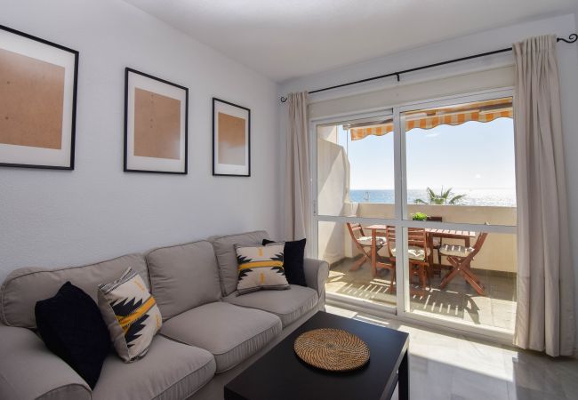 Apartamento en Fuengirola - Ref: 280 Encantador apartamento en primera linea de playa con terraza y vistas al mar en Carvajal