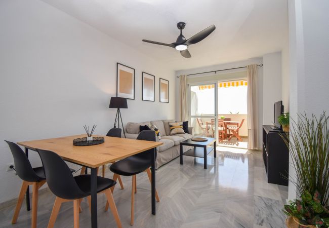 Apartamento en Fuengirola - Ref: 280 Encantador apartamento en primera linea de playa con terraza y vistas al mar en Carvajal