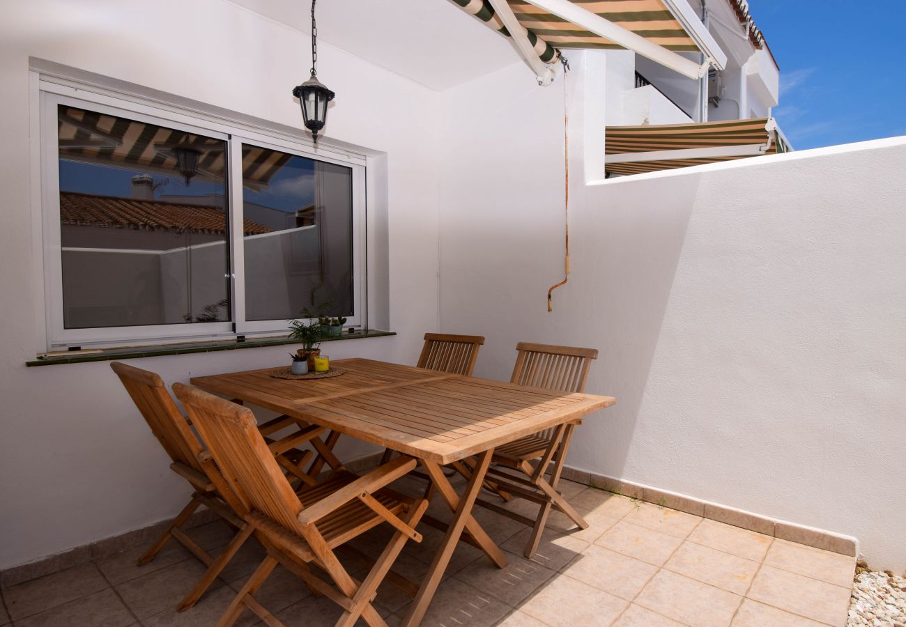 Casa adosada en Fuengirola - Ref 290: Adosado con solarium, vistas al mar, piscina y fácil acceso a pie a la playa.