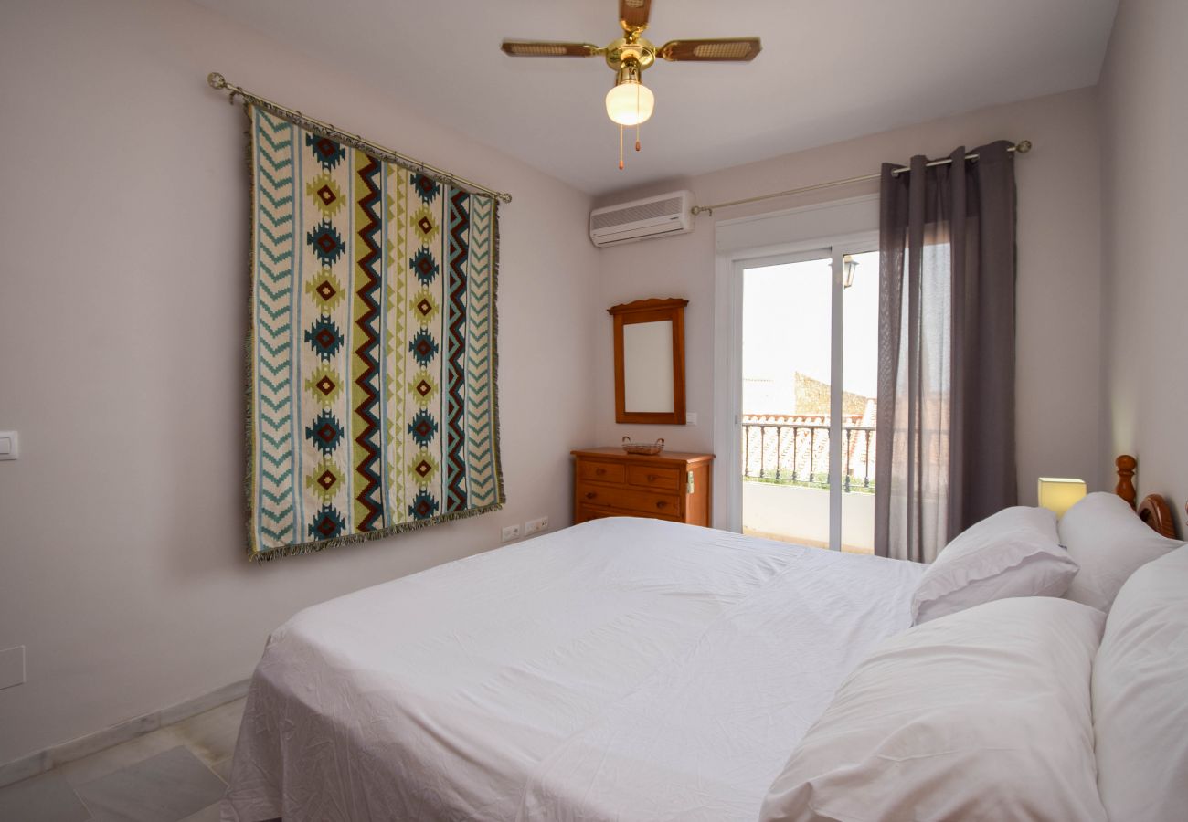 Casa adosada en Fuengirola - Ref 290: Adosado con solarium, vistas al mar, piscina y fácil acceso a pie a la playa.