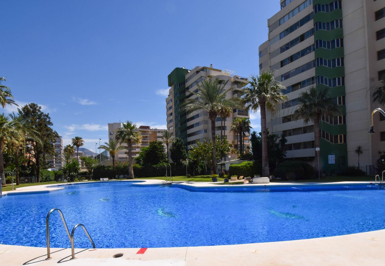 Apartamento en Fuengirola - Ref: 249 Estupendo apartamento en primera línea de mar con parking y piscina