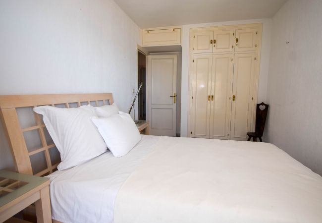 Apartamento en Fuengirola - Ref: 298 Amplio piso con 3 dormitorios/2 baños en primera línea de mar con vistas al mar Apartamento en Fuengirola - Ref: 298 Amplio piso con 3 dormitorios/2 baños en primera línea de mar con vistas al mar