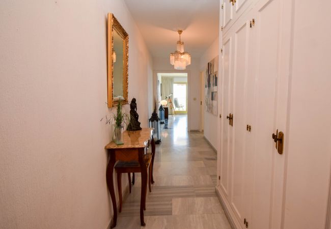 Apartamento en Fuengirola - Ref: 298 Amplio piso con 3 dormitorios/2 baños en primera línea de mar con vistas al mar Apartamento en Fuengirola - Ref: 298 Amplio piso con 3 dormitorios/2 baños en primera línea de mar con vistas al mar