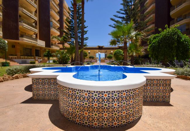 Apartamento en Fuengirola - Ref: 298 Amplio piso con 3 dormitorios/2 baños en primera línea de mar con vistas al mar Apartamento en Fuengirola - Ref: 298 Amplio piso con 3 dormitorios/2 baños en primera línea de mar con vistas al mar