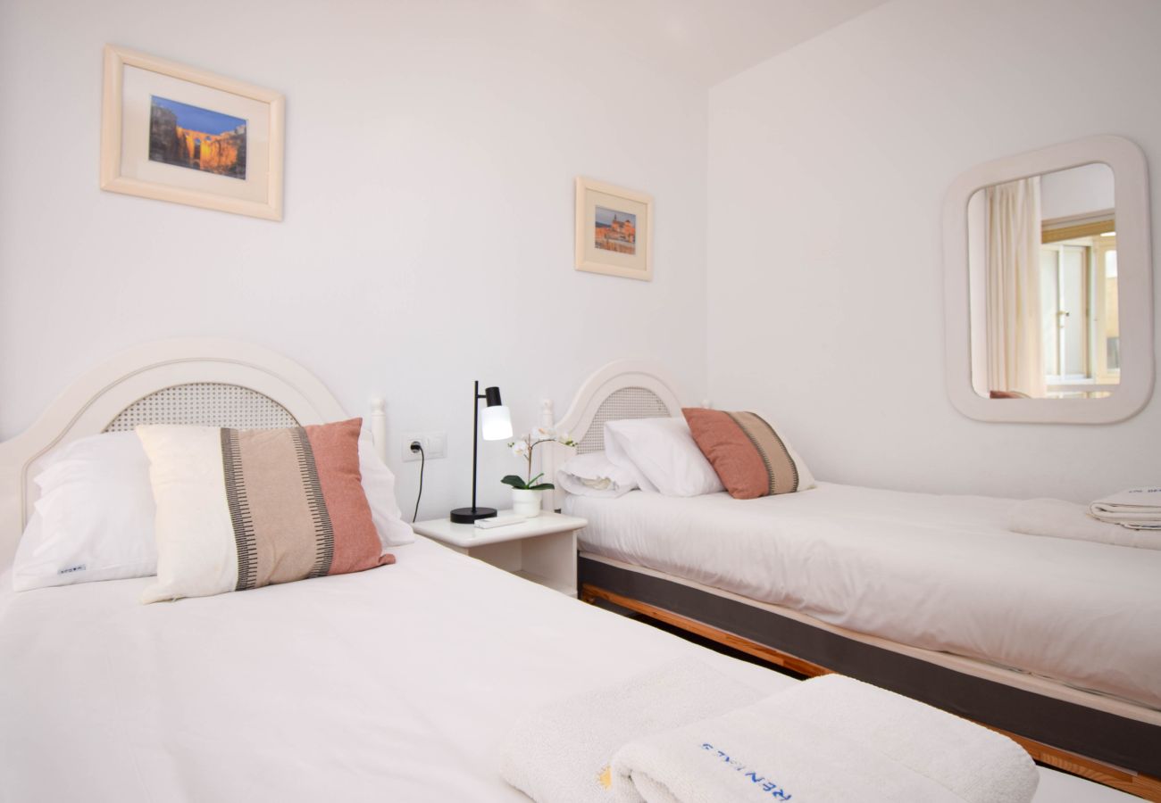 Apartamento en Fuengirola - Ref: 320 Apartamento en primera línea de playa en Torreblanca con impresionantes vistas al mar