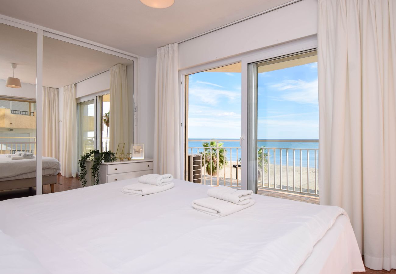 Apartamento en Fuengirola - Ref: 320 Apartamento en primera línea de playa en Torreblanca con impresionantes vistas al mar