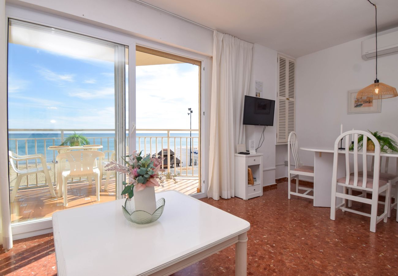 Apartamento en Fuengirola - Ref: 320 Apartamento en primera línea de playa en Torreblanca con impresionantes vistas al mar