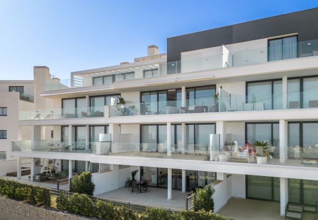 Apartamento en Fuengirola - Ref: 323 Piso moderno y lujoso con jardín en un popular complejo